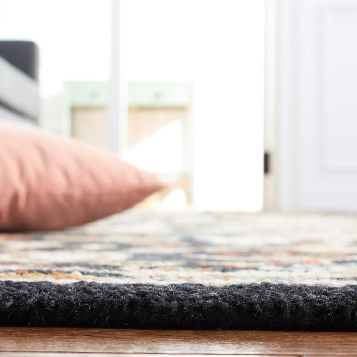 Safavieh Aspen 4'-0" x 6'-0" Rug in Black / Rust