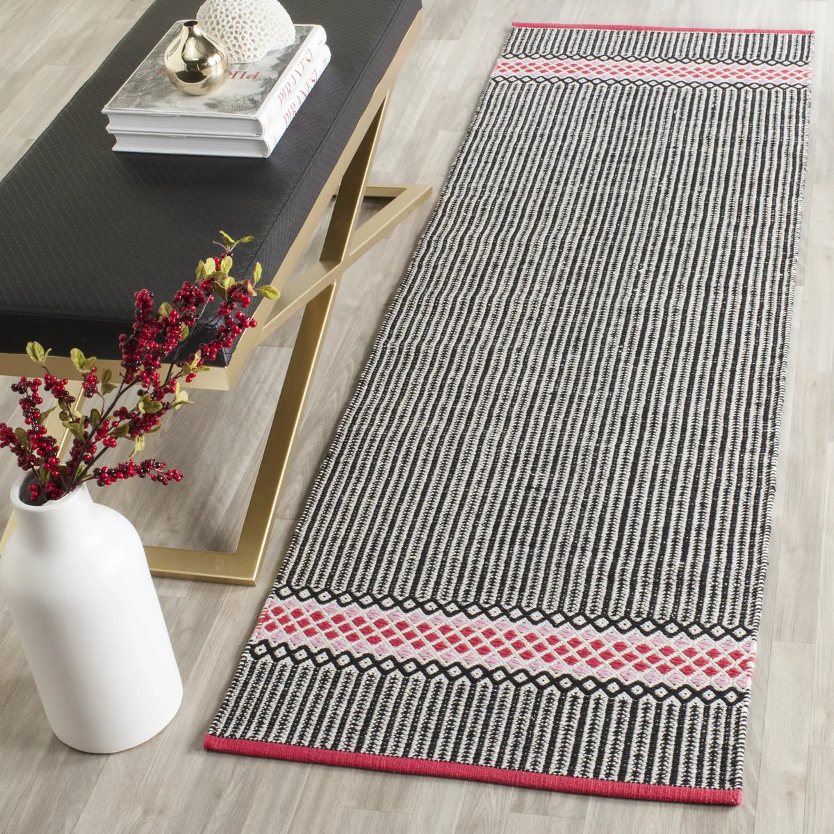 Safavieh Montauk 2'-3" x 7'-0" Rug in Light Pink / Multi