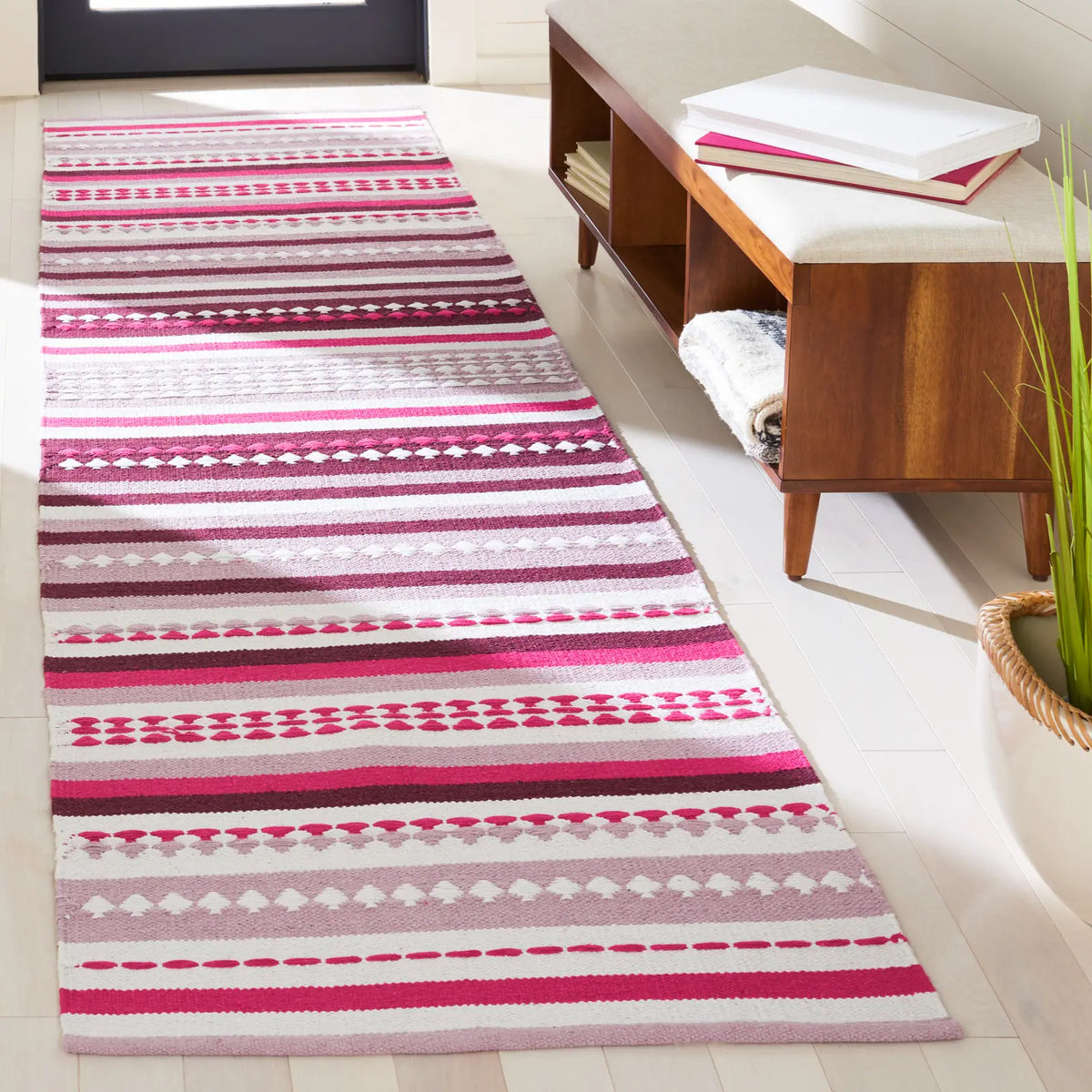 Safavieh Montauk 2'-3" x 9'-0" Rug in Pink / Ivory