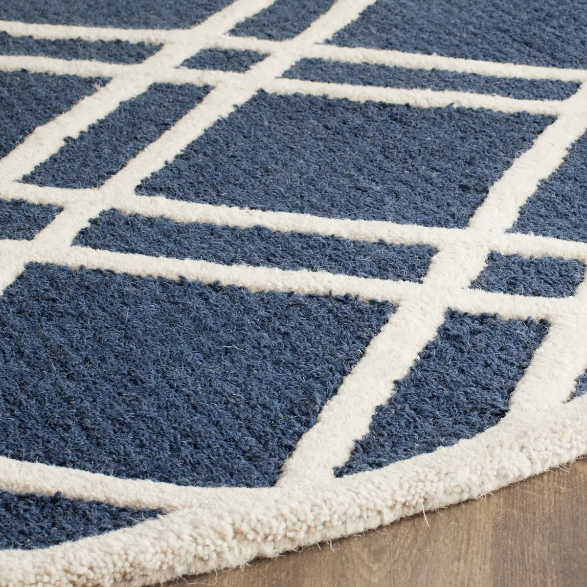 Safavieh Cambridge 6'-0" x 6'-0" Rug in Navy Blue / Ivory