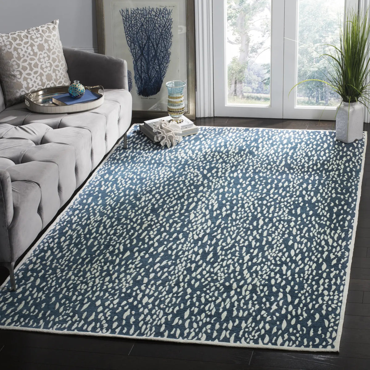 Safavieh Marbella 5'-0" x 8'-0" Rug in Blue / Ivory