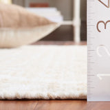 Safavieh Kilim 4'-0" x 6'-0" Rug in Gold / Ivory