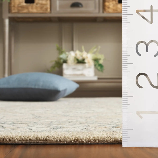 Safavieh Metro 4'-0" x 6'-0" Rug in Beige / Ivory