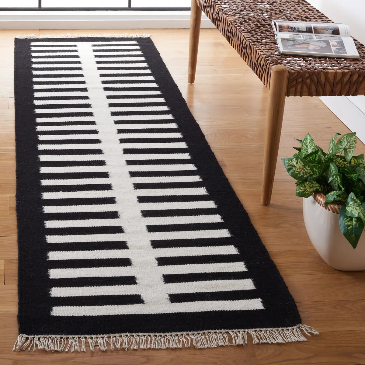 Safavieh Striped Kilim 2'-3" x 8'-0" Rug in Ivory / Black