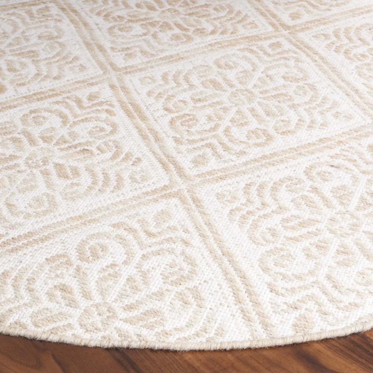 Safavieh Kilim 6'-0" x 6'-0" Rug in Gold / Ivory