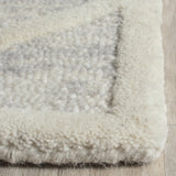 Safavieh Cambridge 4'-0" x 6'-0" Rug in Light Grey / Ivory