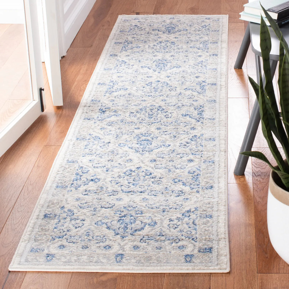 Safavieh Brentwood 2'-0" x 8'-0" Rug in Ivory / Blue