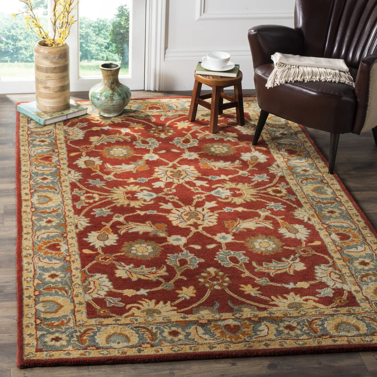 Safavieh Heritage 4'-0" x 6'-0" Rug in Red / Blue