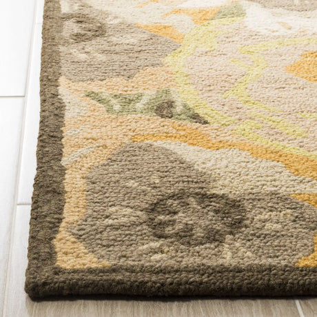 Safavieh Martha Stewart 4'-0" x 6'-0" Rug in Gold