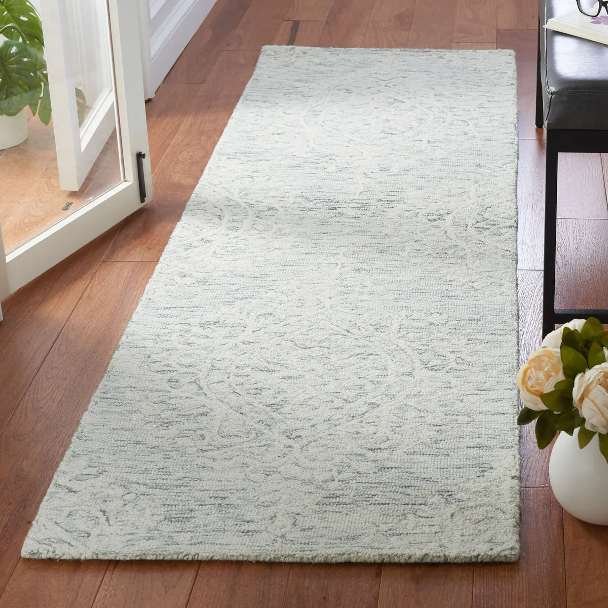 Safavieh Metro 2'-3" x 8'-0" Rug in Grey / Ivory