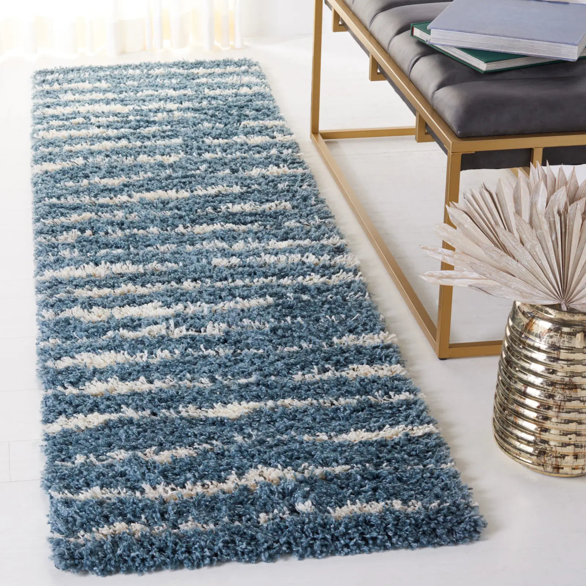 Safavieh Venus Shag 600 2'-2" x 8'-0" Rug in Turquoise / Ivory