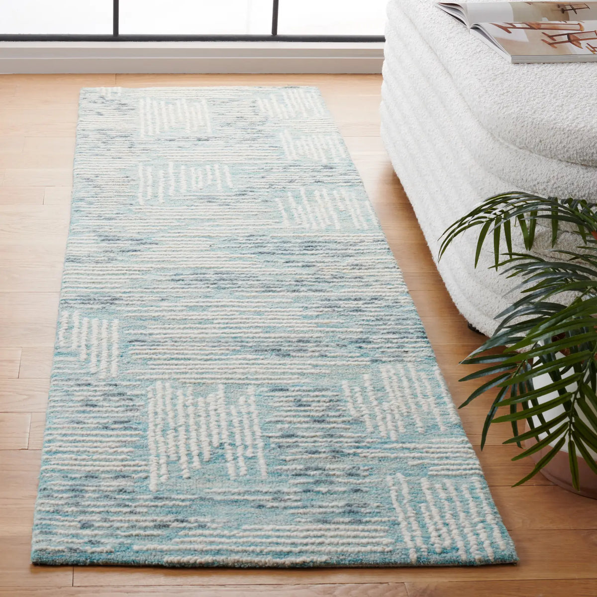 Safavieh Abstract 2'-3" x 8'-0" Rug in Blue / Ivory