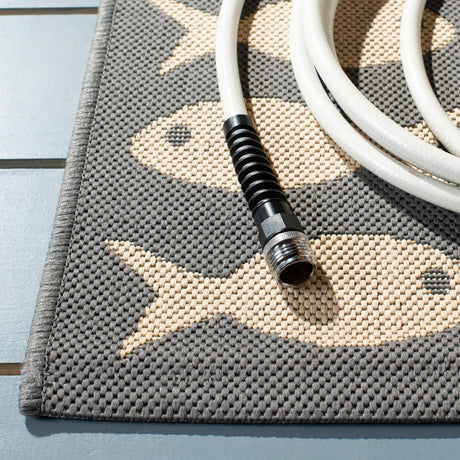 Safavieh Courtyard 4'-0" x 5'-7" Rug in Grey / Beige