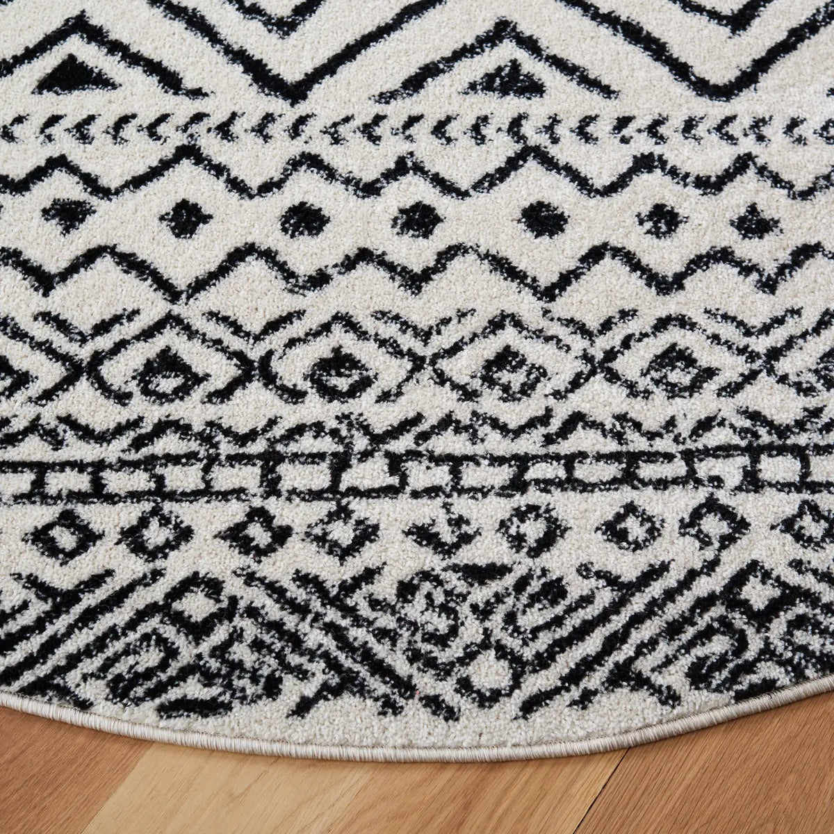 Safavieh Tulum 5'-0" x 5'-0" Rug in Ivory / Black