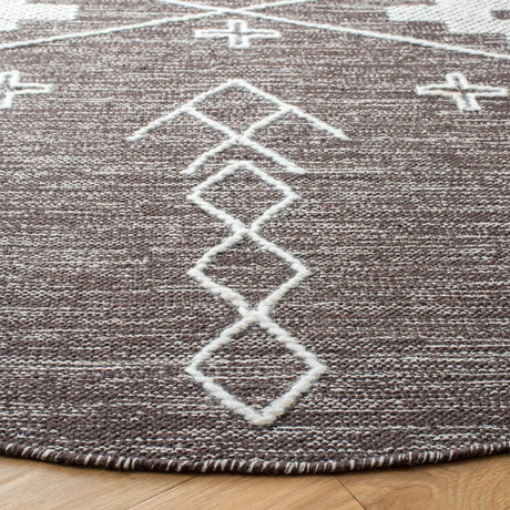 Safavieh Kilim 6'-0" x 6'-0" Rug in Brown / Ivory