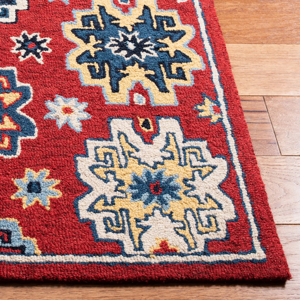 Safavieh Heritage 4'-0" x 6'-0" Rug in Red / Blue