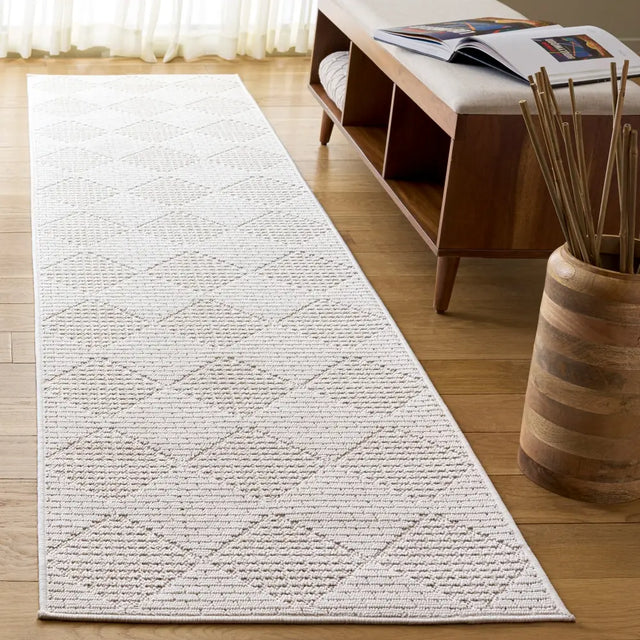 Safavieh Veranda 2'-2" x 9'-0" Rug in Ivory / White