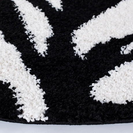 Safavieh Florida Shag 5'-0" x 5'-0" Rug in Ivory / Black