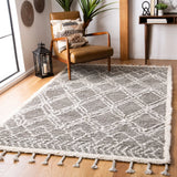 Safavieh Casablanca 4'-0" x 6'-0" Rug in Grey / Ivory