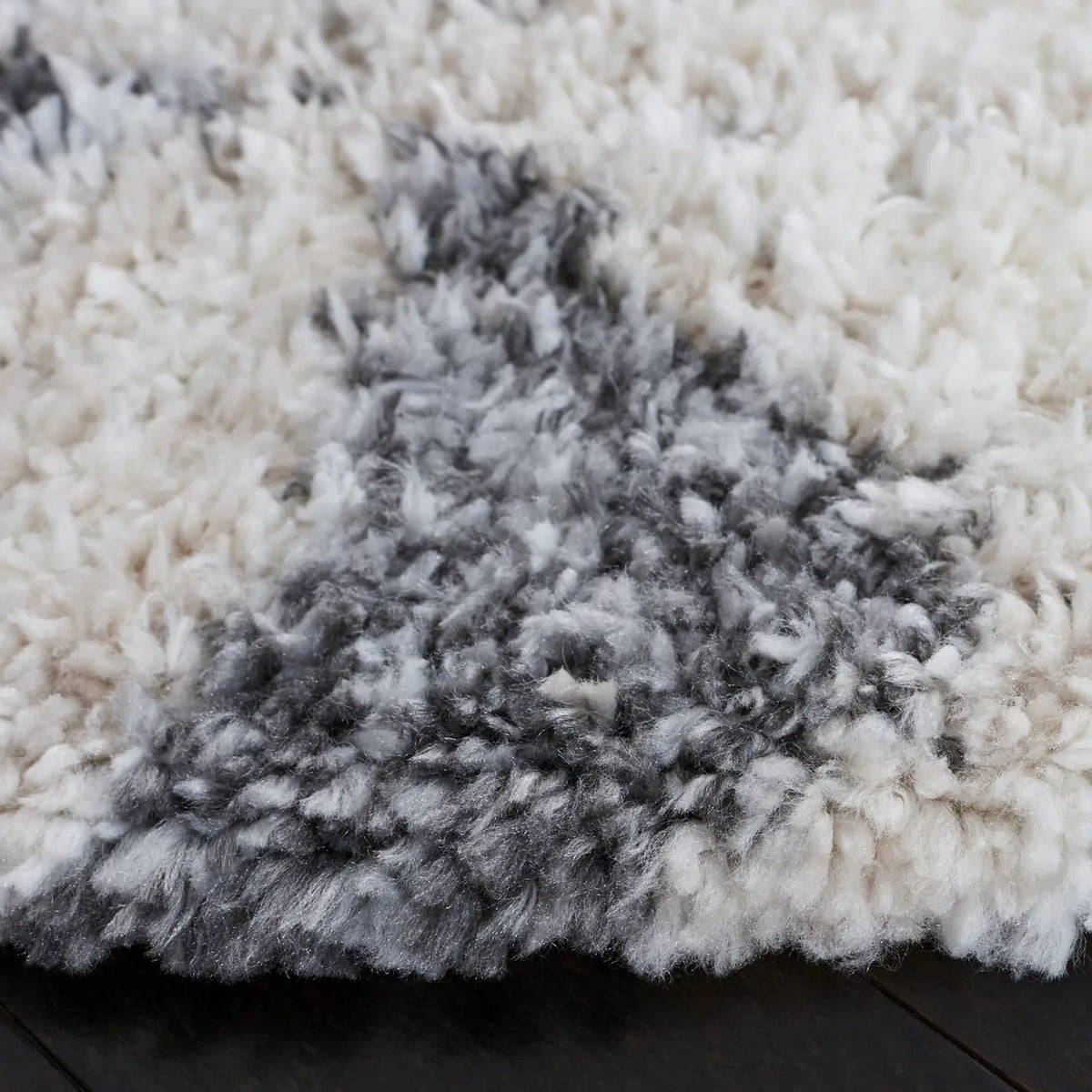 Safavieh Berber Shag 6'-7" x 6'-7" Rug in Grey / Ivory