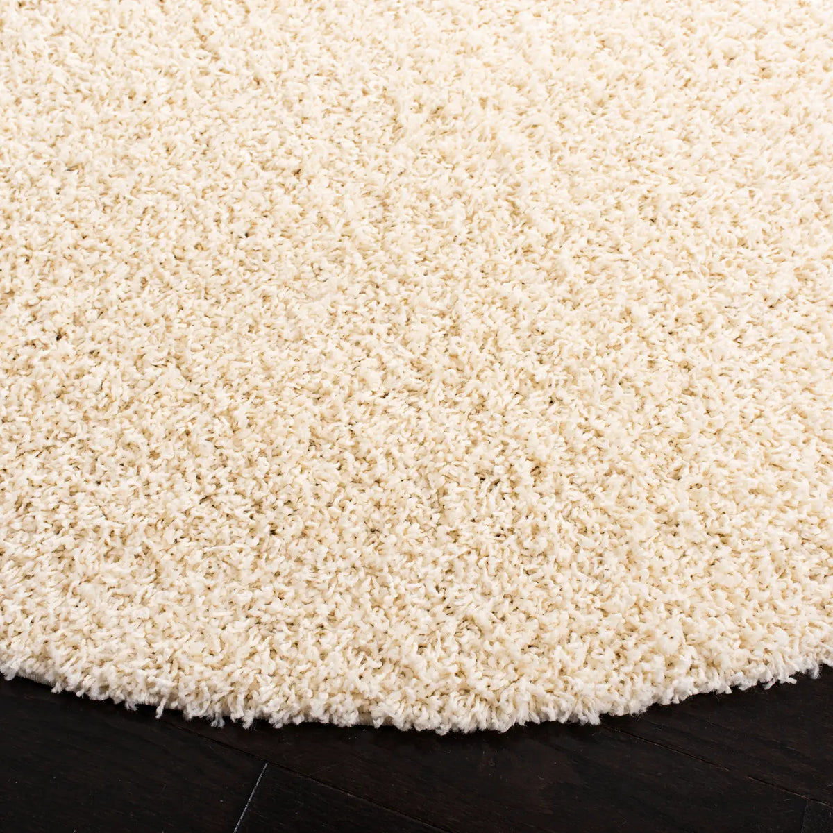 Safavieh Sga-Athens Shag 6'-7" x 6'-7" Rug in Ivory
