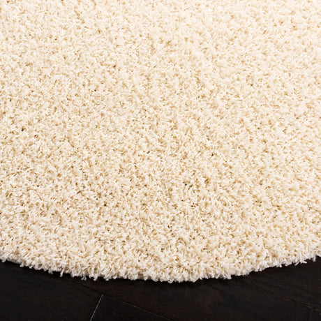 Safavieh Sga-Athens Shag 6'-7" x 6'-7" Rug in Ivory