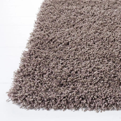Safavieh Santa Monica Shag 4'-0" x 6'-0" Rug in Taupe