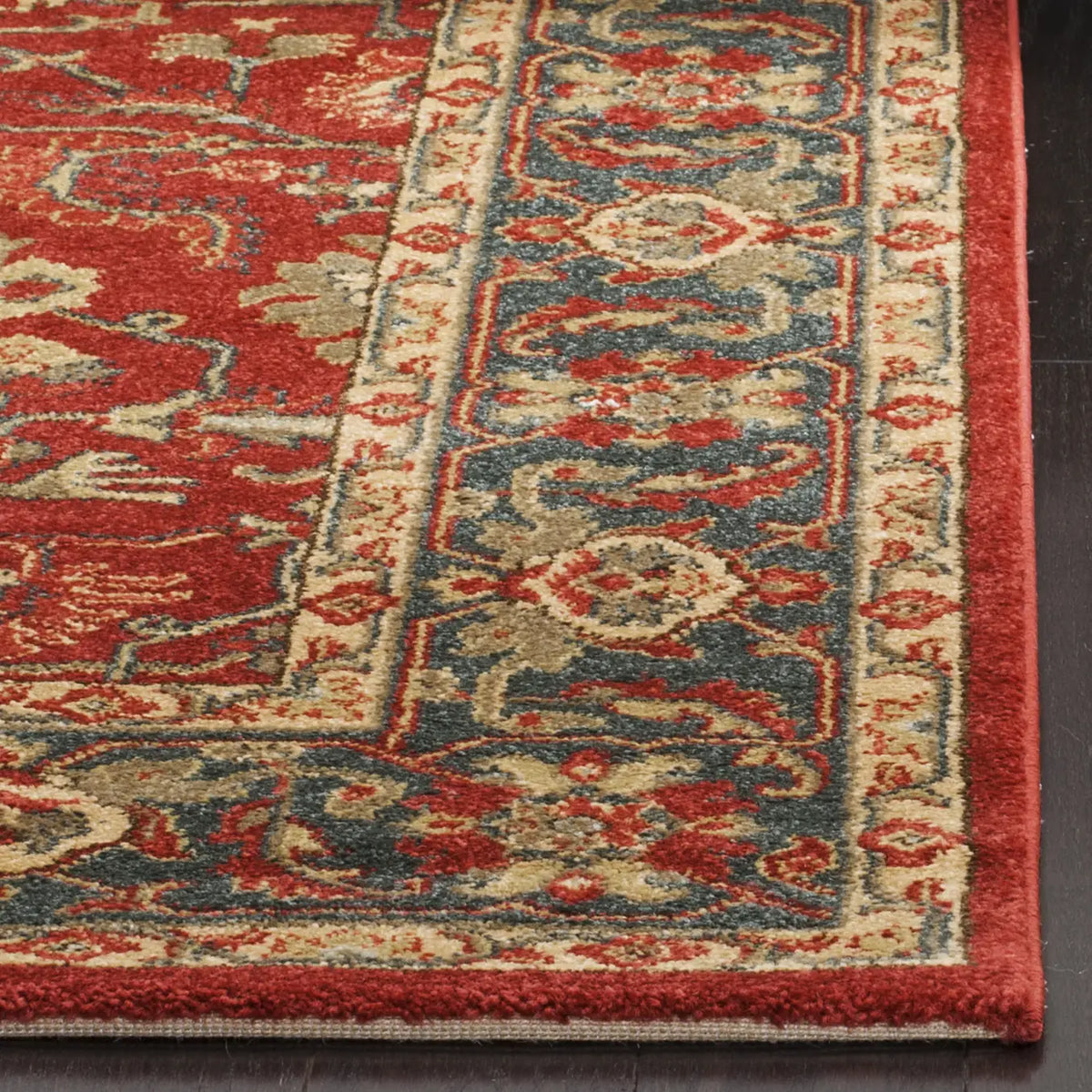 Safavieh Mahal 5'-1" x 7'-7" Rug in Red / Navy