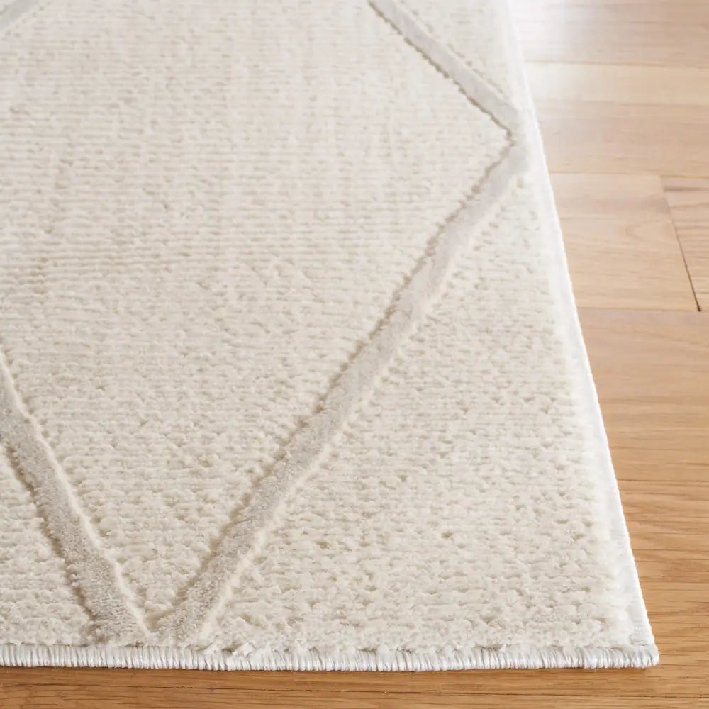 Safavieh Revive 5'-3" x 7'-7" Rug in Ivory