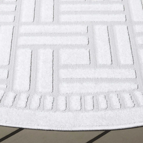 Safavieh Stella 6'-7" x 6'-7" Rug in Ivory