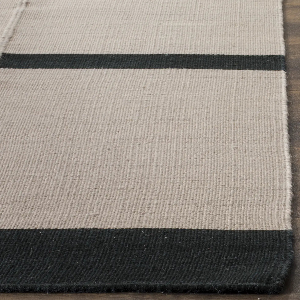 Safavieh Kilim 4'-0" x 6'-0" Rug in Grey