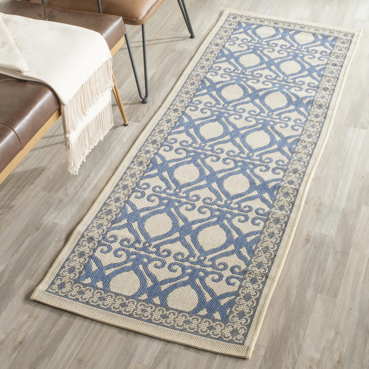 Safavieh Courtyard 2'-3" x 6'-7" Rug in Natural / Blue