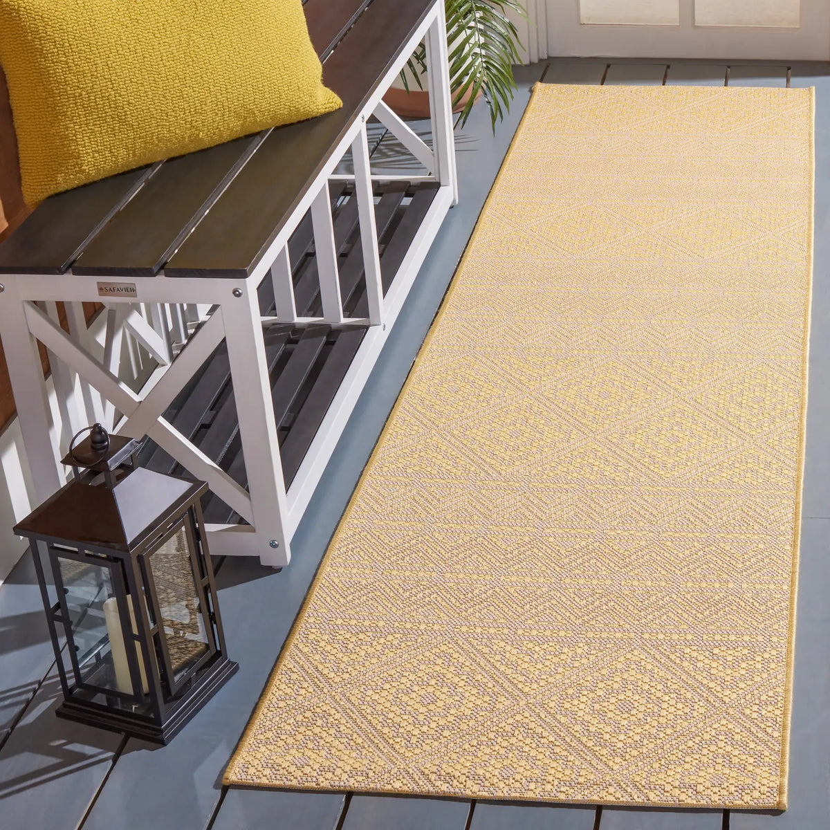 Safavieh Courtyard 2'-3" x 8'-0" Rug in Beige / Gold