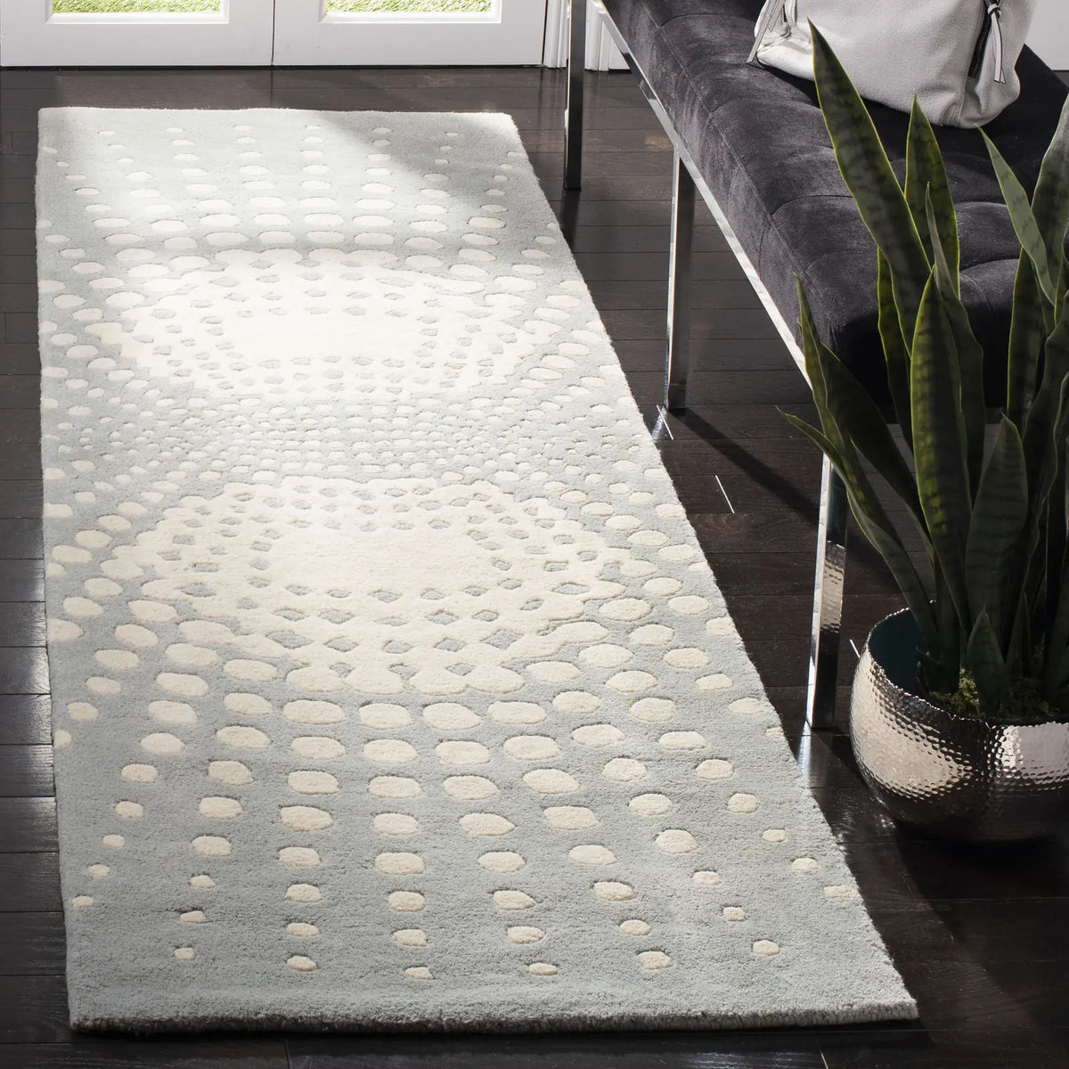 Safavieh Soho 2'-6" x 8'-0" Rug in Blue / Ivory