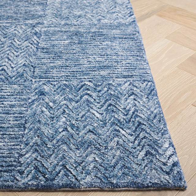 Safavieh Soho 4'-0" x 6'-0" Rug in Dark Blue / Ivory