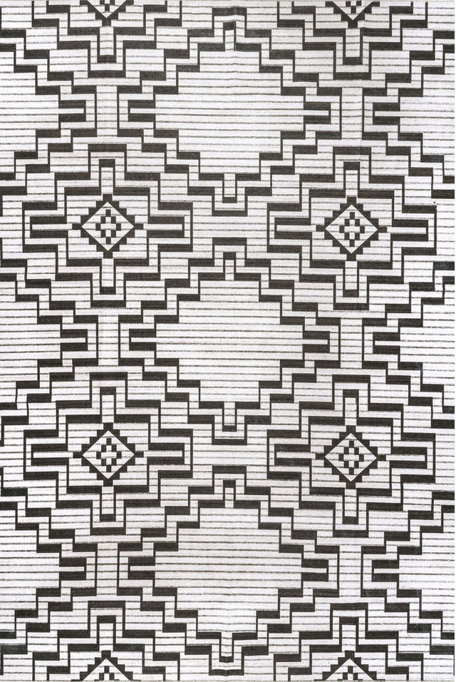 AreaRugs.com Machine Washable Wavaj Nwa1110A Charcoal Rug.