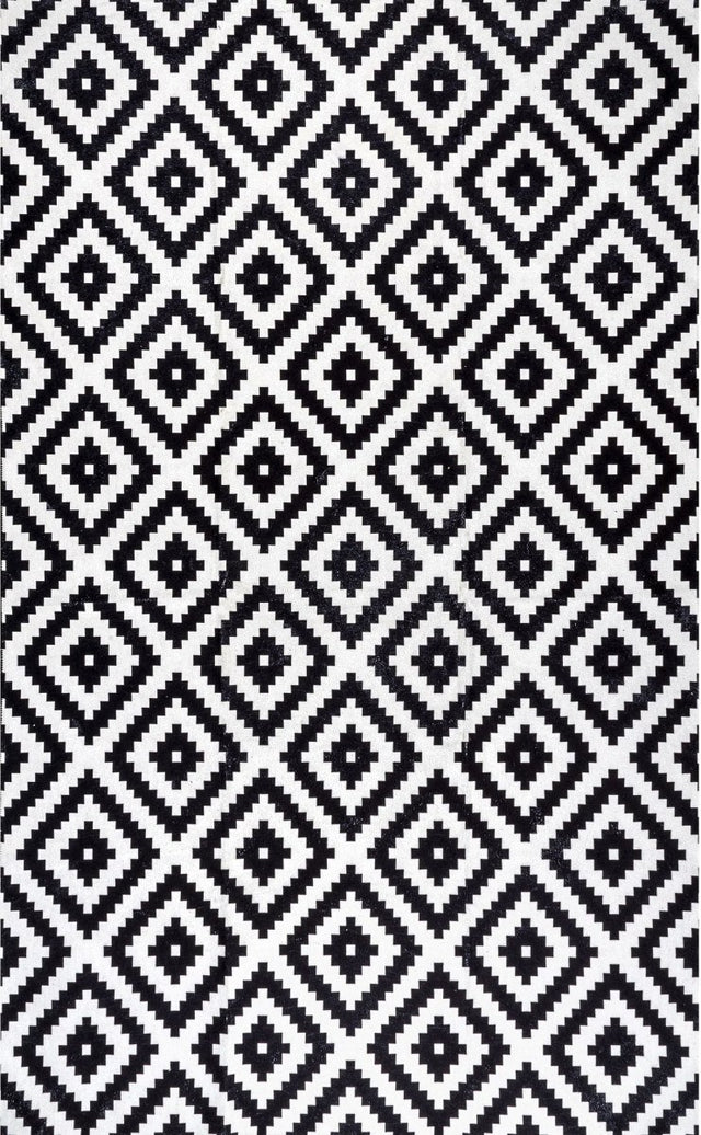 AreaRugs.com Machine Washable Wavaj Nwa1196A Black Rug.