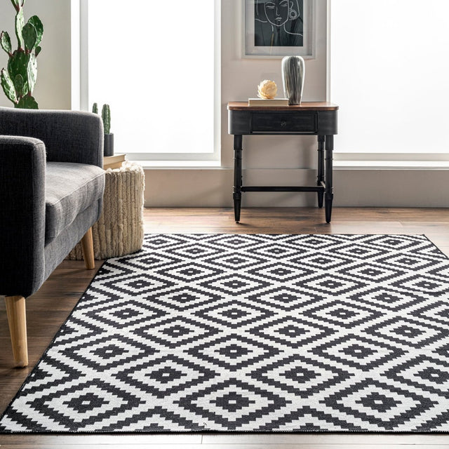 AreaRugs.com Machine Washable Wavaj Nwa1196A Black Rug.