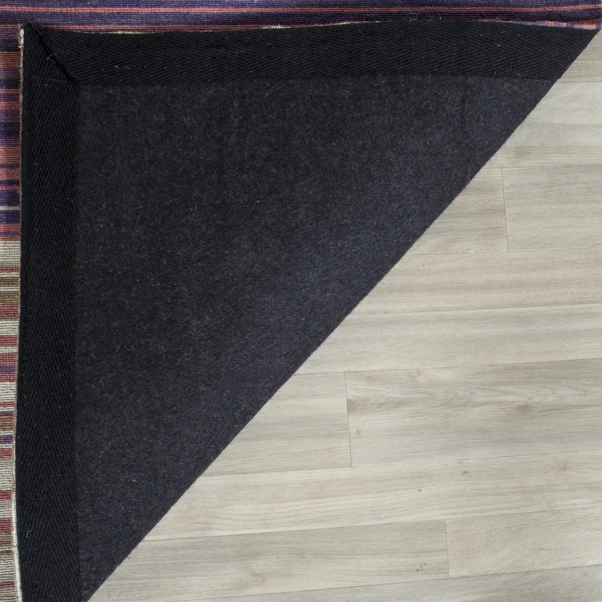 Safavieh Marbella 4'-0" x 6'-0" Rug in White / Lilac