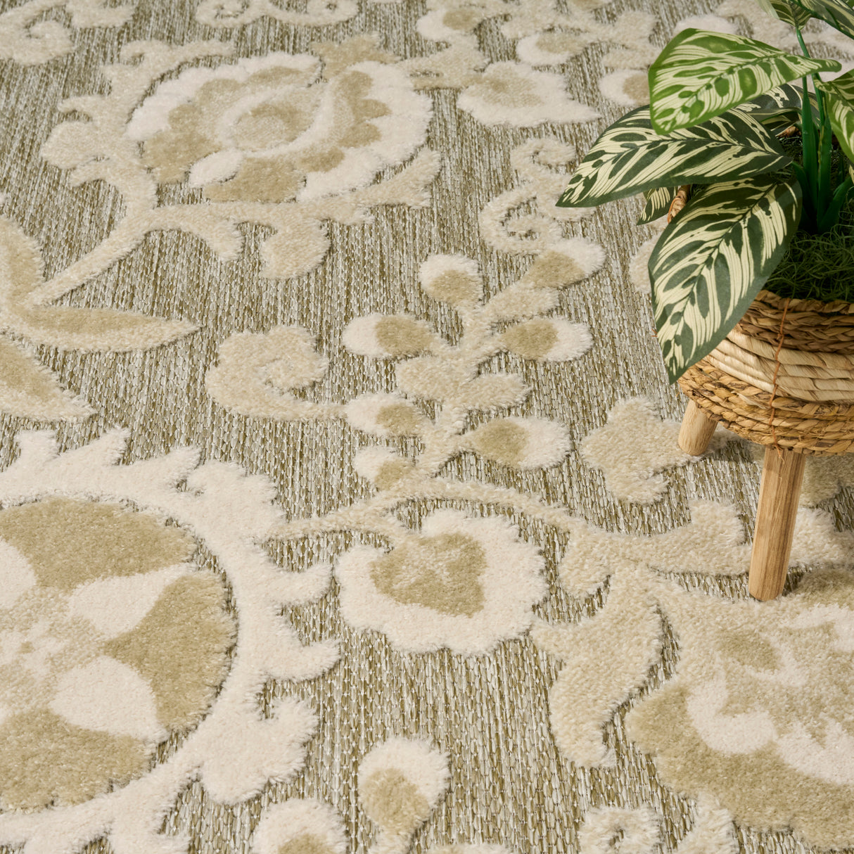 Nourison Aloha ALH17 Machine Made Ivory, Sage Rug