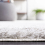 Safavieh Tahoe Shag 4'-0" x 6'-0" Rug in Ivory / Grey