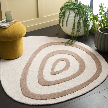 Safavieh Novelty 5'-0" x 5'-0" Rug in Ivory / Brown