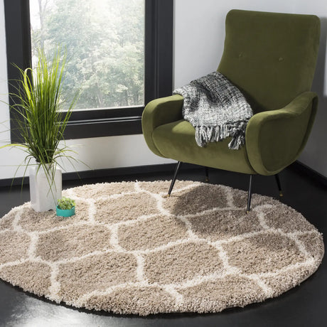 Safavieh Hudson Shag 5'-3" x 5'-3" Rug in Beige / Ivory