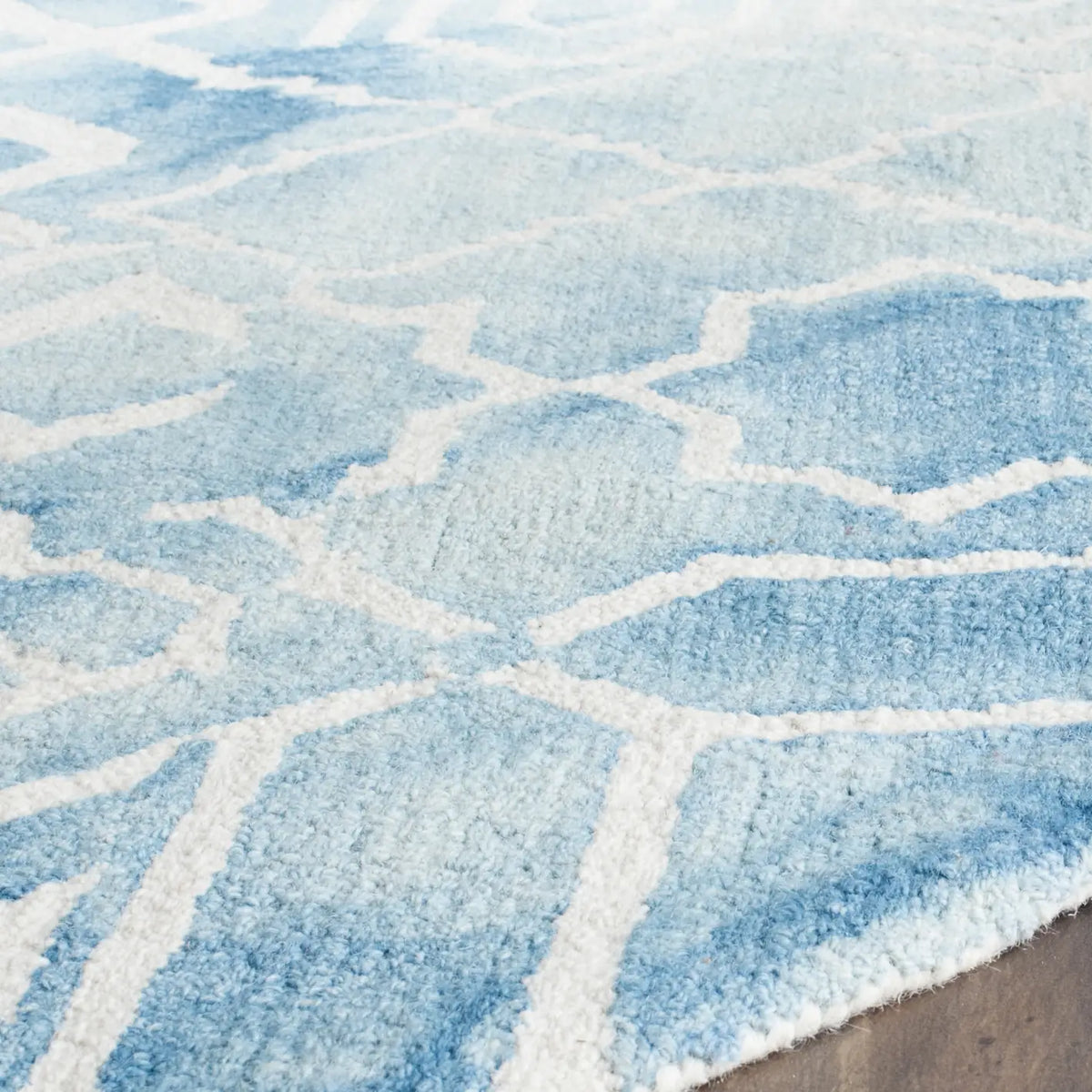 Safavieh Dip Dye 5'-0" x 5'-0" Rug in Blue / Ivory
