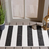 Safavieh Courtyard 2'-0" x 3'-7" Rug in Ivory / Black