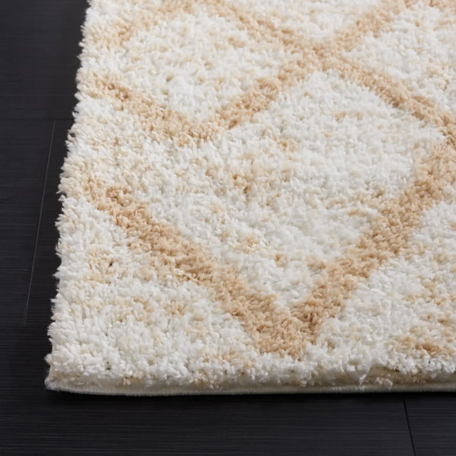 Safavieh Berber Shag 4'-5" x 6'-5" Rug in Ivory / Beige