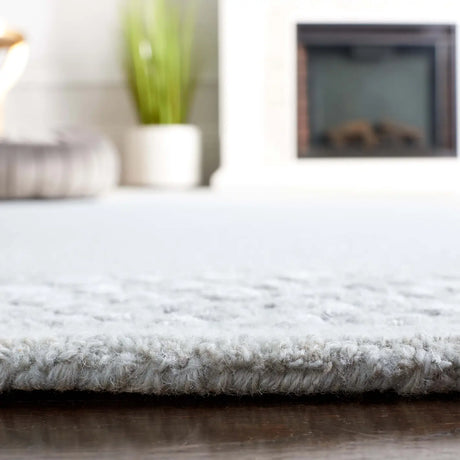 Safavieh Glamour 4'-0" x 6'-0" Rug in Light Grey