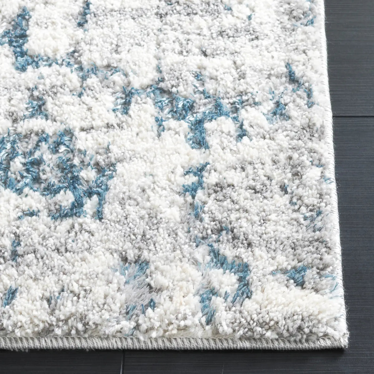 Safavieh Ravine Shag 4'-0" x 6'-0" Rug in Blue / Ivory