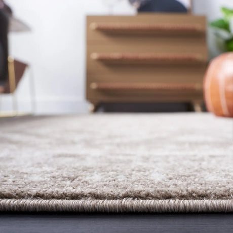Safavieh Sofia 4'-0" x 5'-7" Rug in Tan / Beige