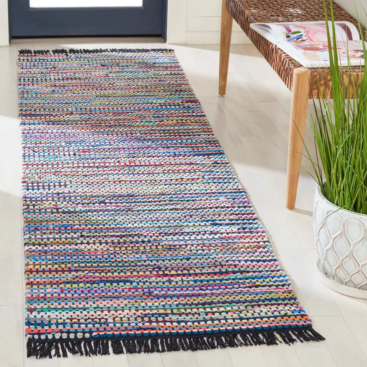 Safavieh Montauk 2'-3" x 8'-0" Rug in Black / Pink